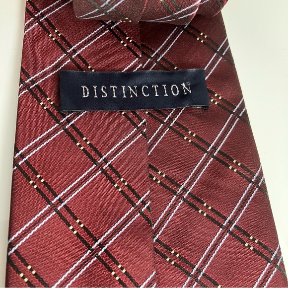 Distinction | Red diamond shape patterns tie - Picture 4 of 4